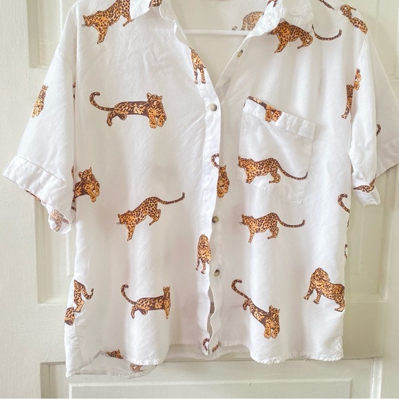 HINT OF BLUSH Leopard Print White Button Down Blouse Women's Size Medium - Picture 4 of 8